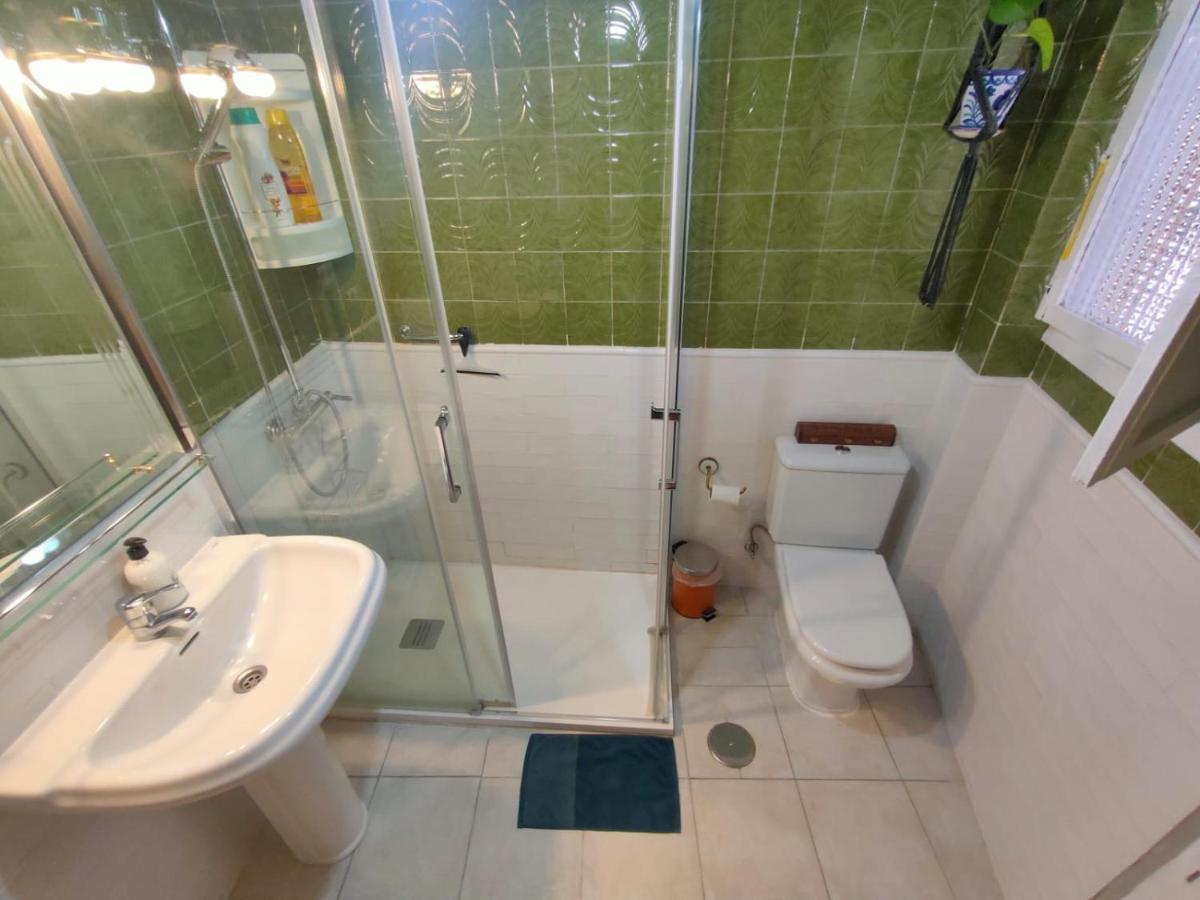 Rumah percutian Cosy House, Sunny Terrace, Amazing Views & Outdoor Bathtub! Granada