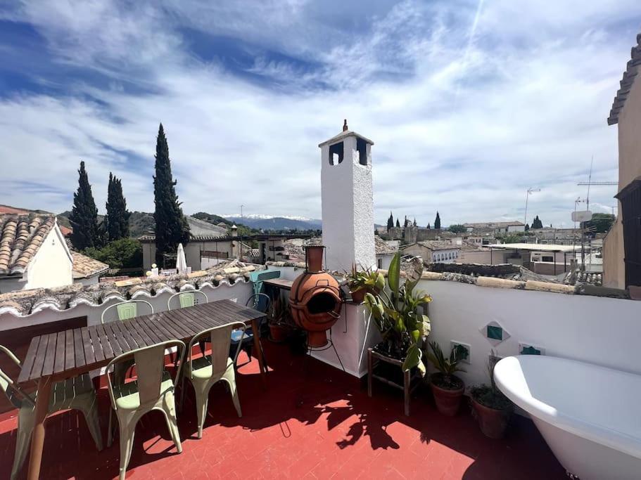 Rumah percutian Cosy House, Sunny Terrace, Amazing Views & Outdoor Bathtub! Granada