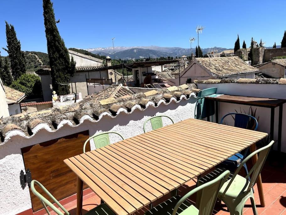 Cosy House, Sunny Terrace, Amazing Views & Outdoor Bathtub! Rumah percutian