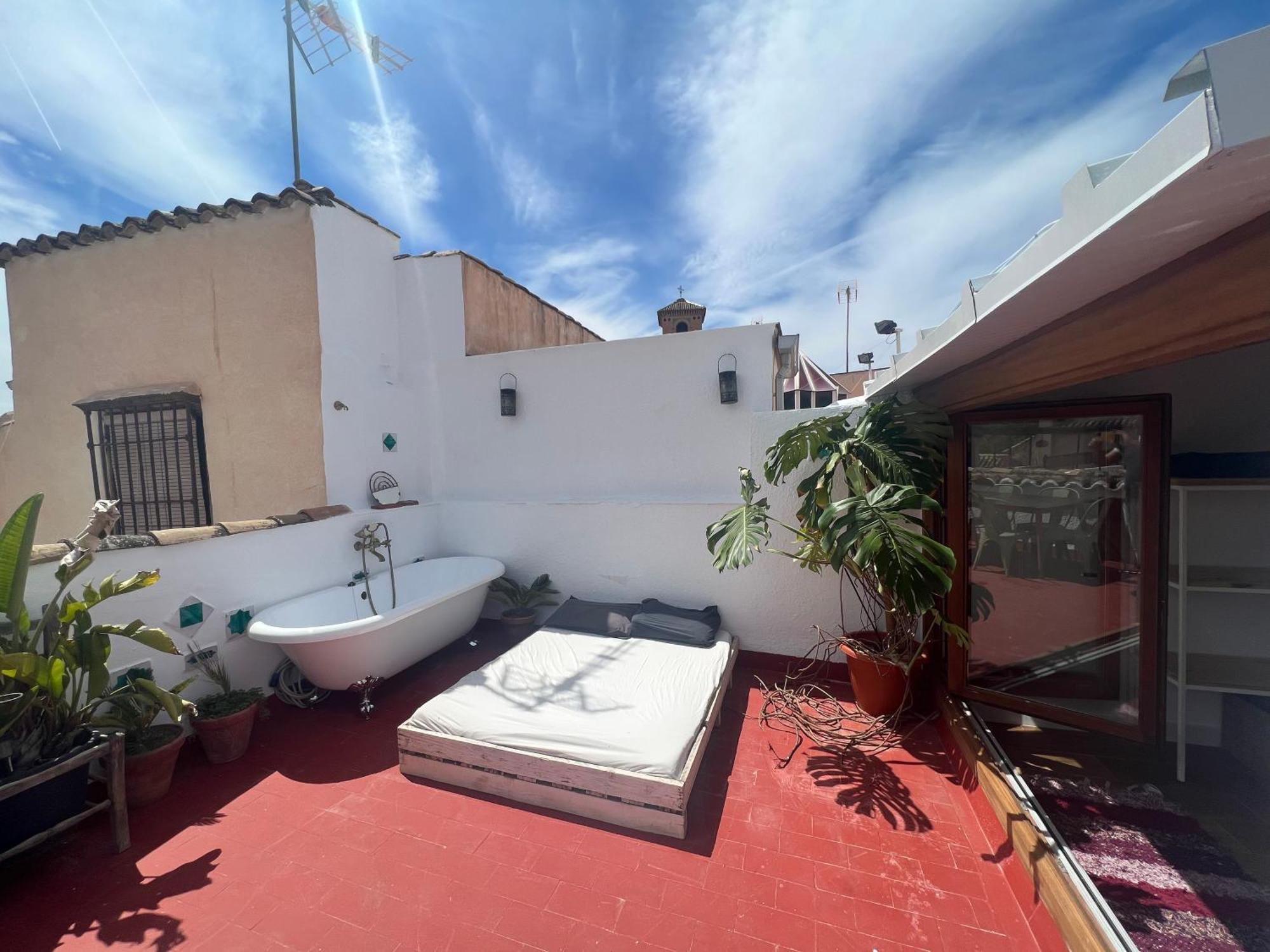 Cosy House, Sunny Terrace, Amazing Views & Outdoor Bathtub! Rumah percutian